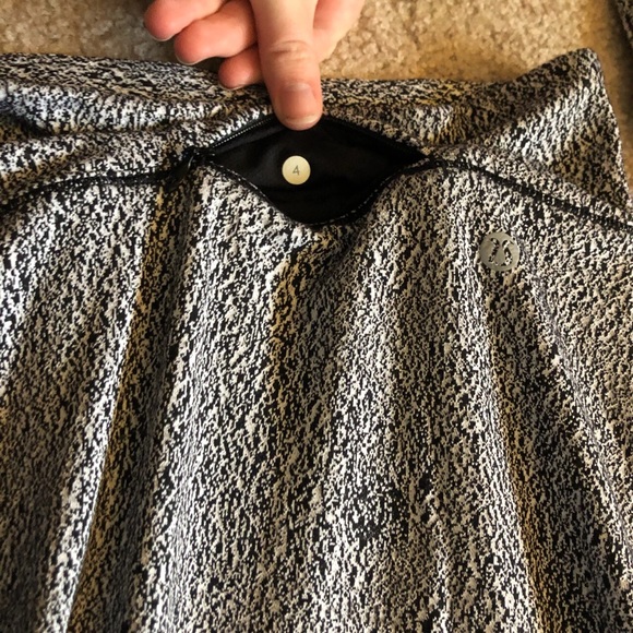 Lululemon long sleeve pullover size 4 - Picture 3 of 4